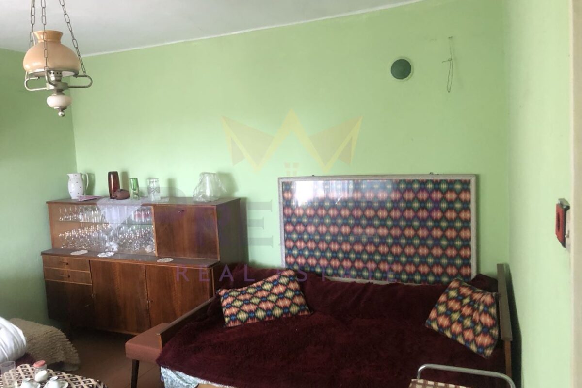 Двуетажна къща в гр. Вълчи дол, обл.Варна - ИМОТИ ПРЕМИЕР - Агенция за недвижими имоти