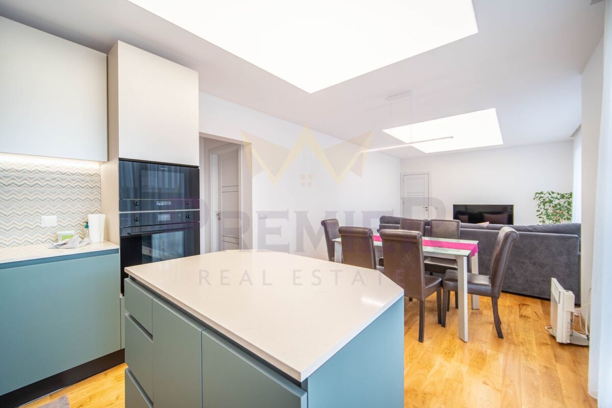 Четиристаен апартамент завършен до ключ с двоен гараж в района на Бриз - ИМОТИ ПРЕМИЕР - Агенция за недвижими имоти