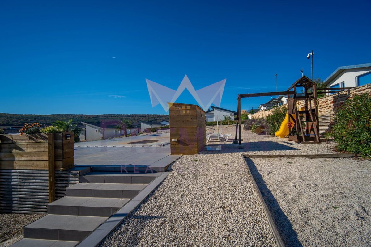 Самостоятелна едноетажна къща тип близнак с двор в затворен комплекс с морска панорама до с. Кранево - ИМОТИ ПРЕМИЕР - Агенция за недвижими имоти