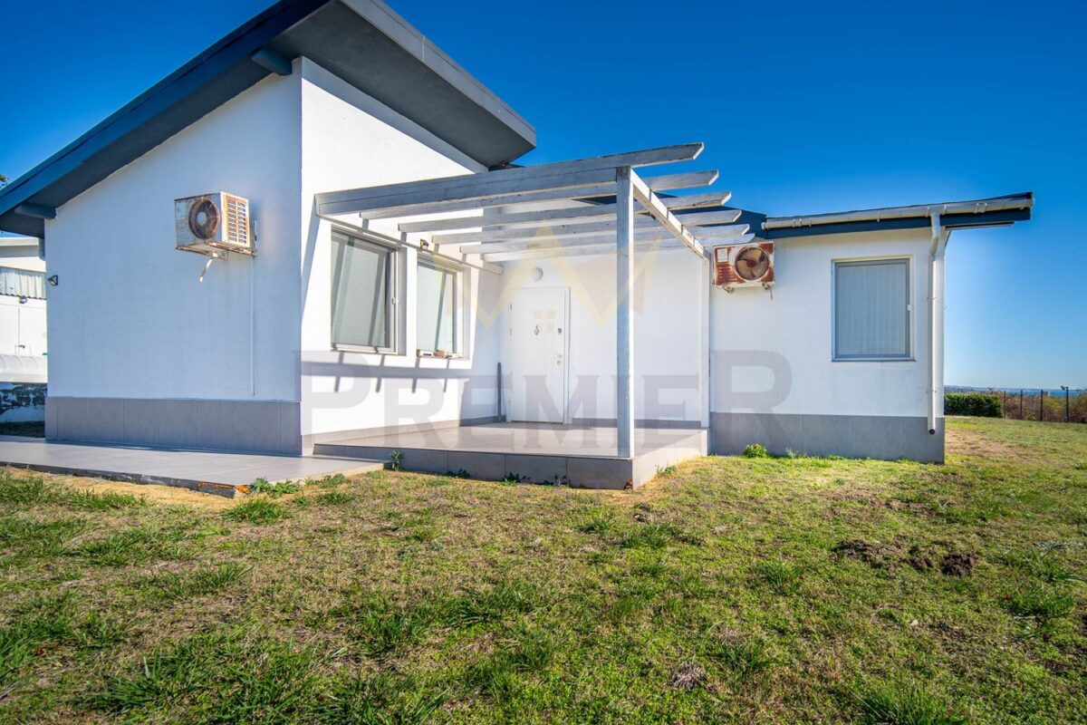 Самостоятелна едноетажна къща с двор в затворен комплекс с морска панорама до с. Кранево. - ИМОТИ ПРЕМИЕР - Агенция за недвижими имоти