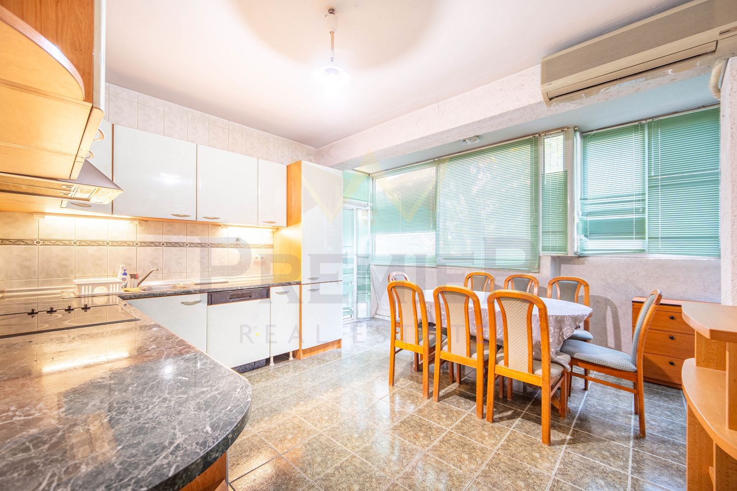 Четиристайни апартаменти Варна - 12 - Четиристаен тухлен апартамент в района на Лятно кино Тракия