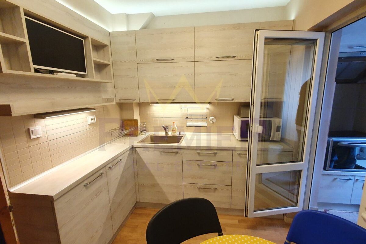 ЛУКСОЗНО ОБЗАВЕДЕН ТРИСТЕН АПАРТАМЕНТ В РАЙОНА НА НЕПТУН - ИМОТИ ПРЕМИЕР - Агенция за недвижими имоти