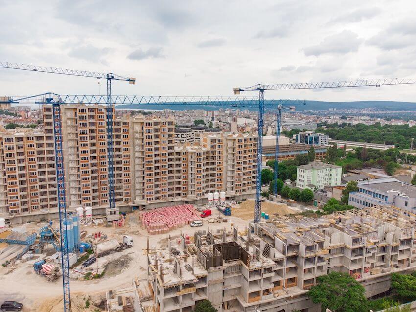 Имот на зелено в София – избор на двустаен или тристаен апартамент според район и цел (първо жилище/инвестиция)