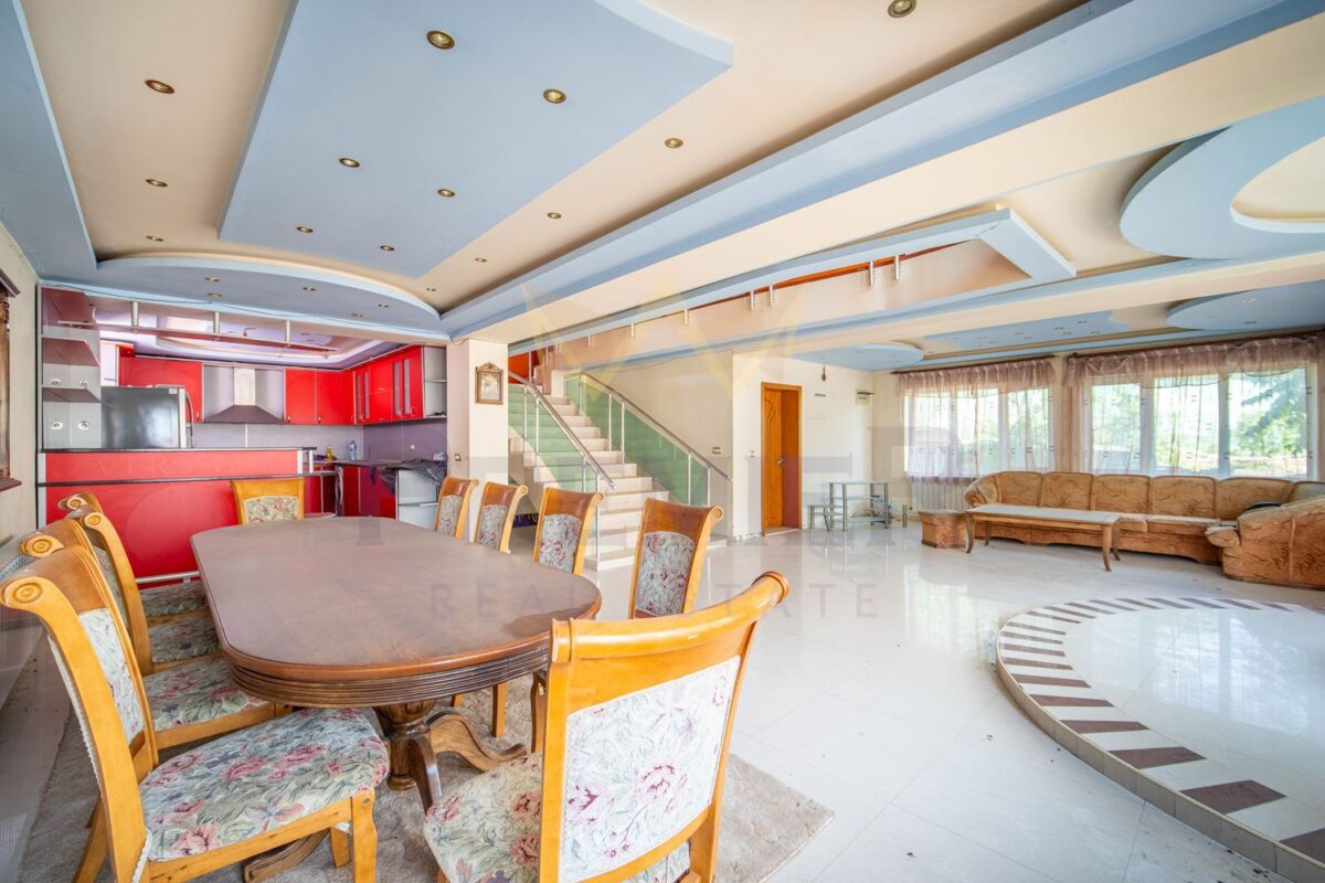 Триетажна къща в центъра на с. Игнатиево - ИМОТИ ПРЕМИЕР - Агенция за недвижими имоти