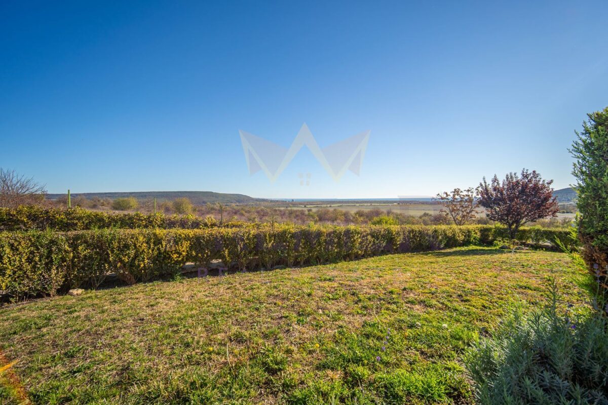 Самостоятелна едноетажна къща тип близнак с двор в затворен комплекс с морска панорама до с. Кранево - ИМОТИ ПРЕМИЕР - Агенция за недвижими имоти