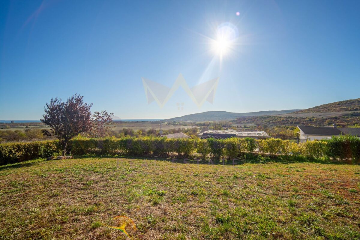 Самостоятелна едноетажна къща тип близнак с двор в затворен комплекс с морска панорама до с. Кранево - ИМОТИ ПРЕМИЕР - Агенция за недвижими имоти