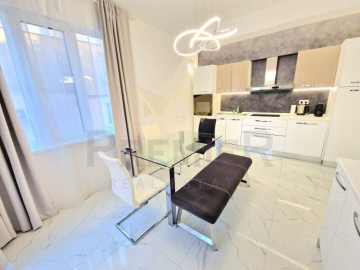 ЧЕТИРИСТАЕН АПАРТАМЕНТ, ИДЕАЛЕН ЦЕНТЪР - ИМОТИ ПРЕМИЕР - Агенция за недвижими имоти