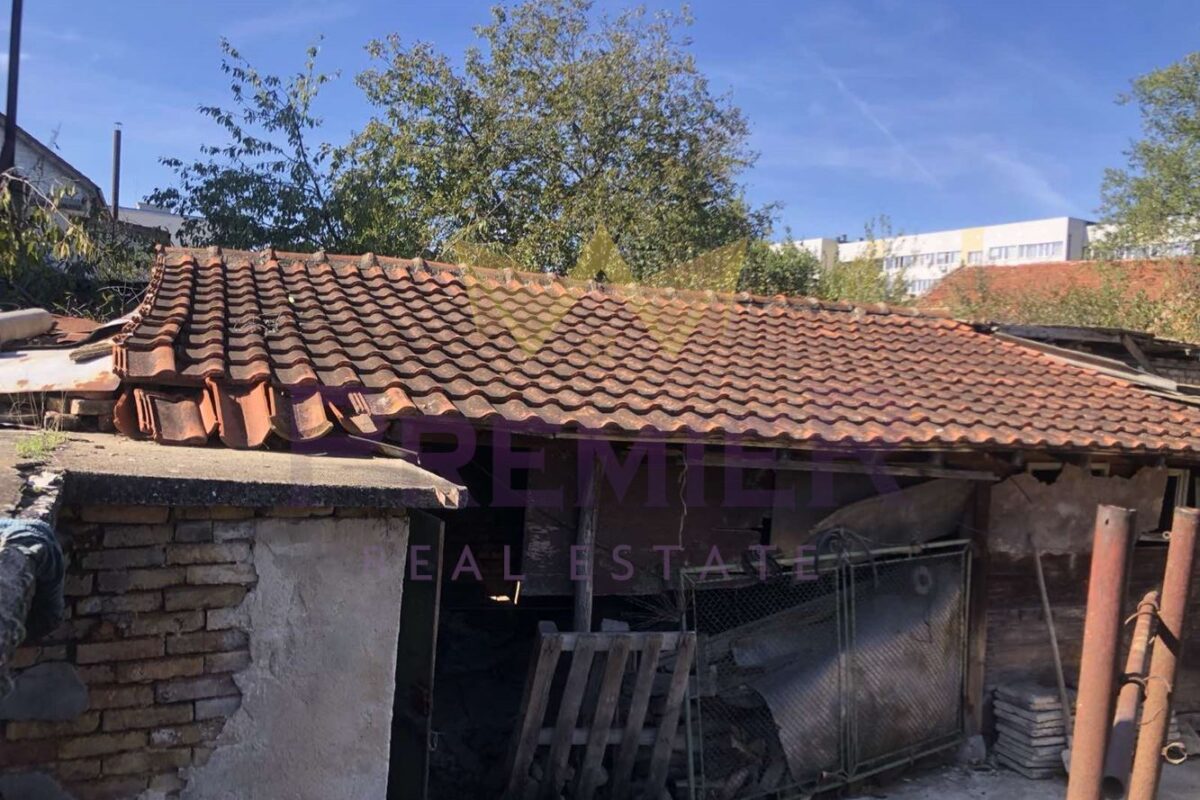 Двуетажна къща в гр. Вълчи дол, обл.Варна - ИМОТИ ПРЕМИЕР - Агенция за недвижими имоти