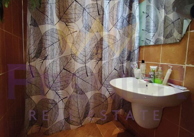 Четиристаен панелен апартамент до Амичи Възраждане - - снимка 12 - Имоти Премиер