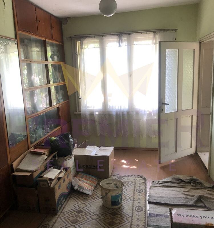 Двуетажна къща в гр. Вълчи дол, обл.Варна - ИМОТИ ПРЕМИЕР - Агенция за недвижими имоти