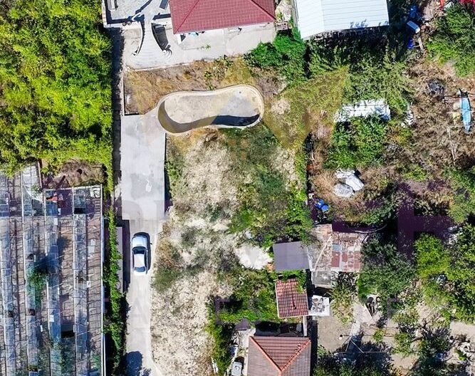 Две Къщи с 2 дка Двор в кв. Изгрев гр.Варна -  - снимка 35 - Имоти Премиер