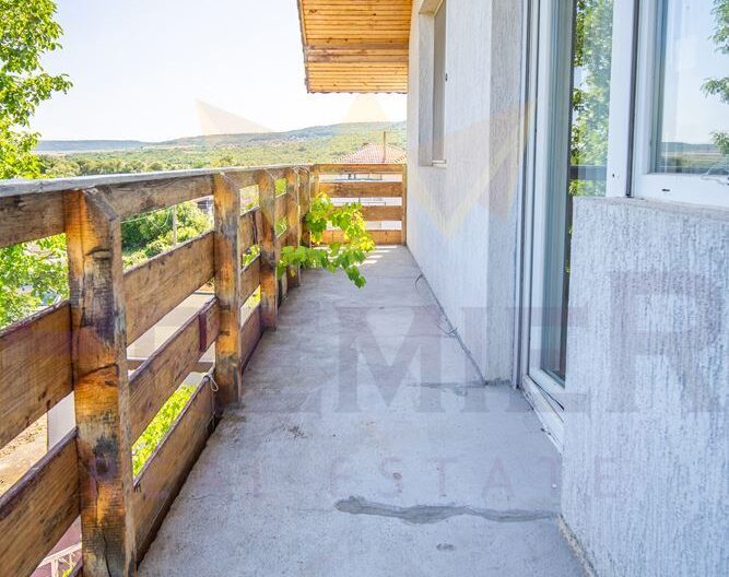 Двуетажна къща с гараж с.Оброчище -  - снимка 16 - Имоти Премиер