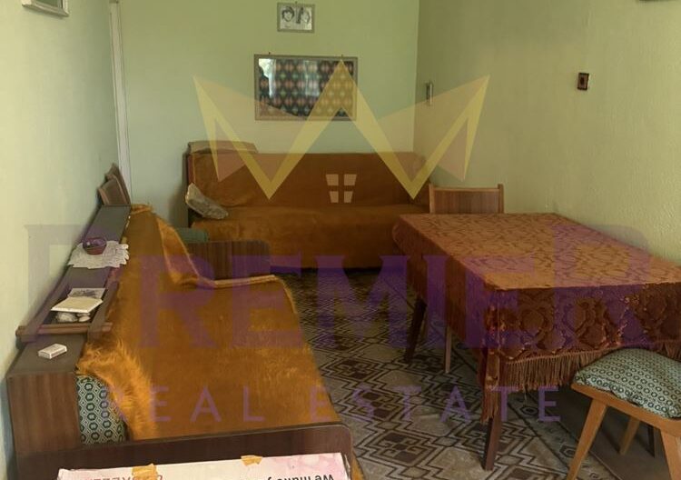 Двуетажна къща в гр. Вълчи дол, обл.Варна -  - снимка 11 - Имоти Премиер