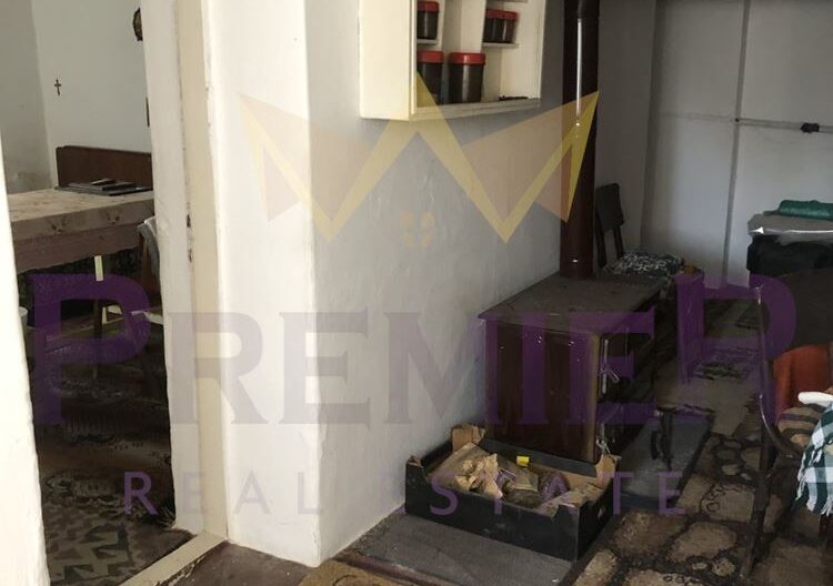 Двуетажна къща в гр. Вълчи дол, обл.Варна -  - снимка 13 - Имоти Премиер