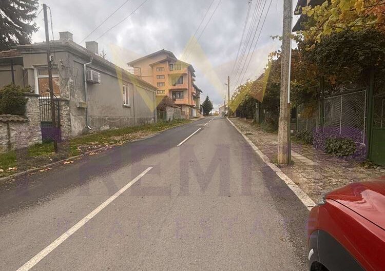 Двуетажна къща в гр. Вълчи дол, обл.Варна -  - снимка 14 - Имоти Премиер