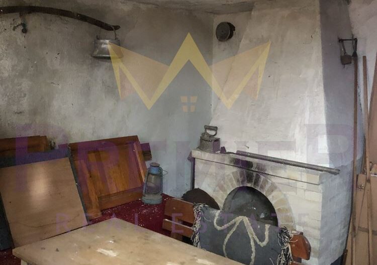 Двуетажна къща в гр. Вълчи дол, обл.Варна -  - снимка 20 - Имоти Премиер