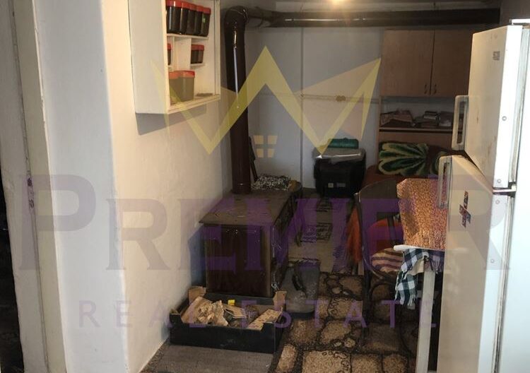 Двуетажна къща в гр. Вълчи дол, обл.Варна -  - снимка 6 - Имоти Премиер