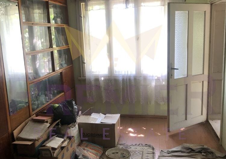 Двуетажна къща в гр. Вълчи дол, обл.Варна -  - снимка 9 - Имоти Премиер