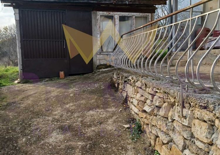 Двуетажна къща в с. Генерал Кантарджиево -  - снимка 16 - Имоти Премиер