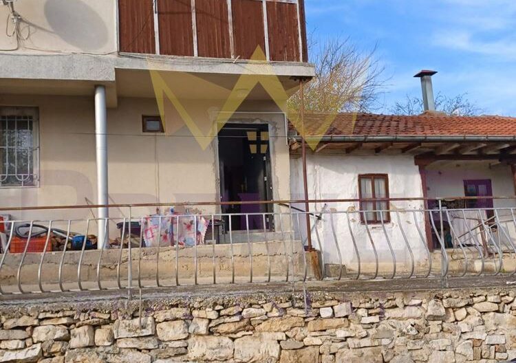 Двуетажна къща в с. Генерал Кантарджиево -  - снимка 7 - Имоти Премиер