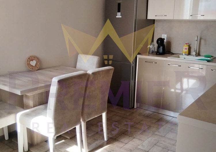 Двустаен апартамент до у-ще Л.Каравелов -  - снимка 8 - Имоти Премиер