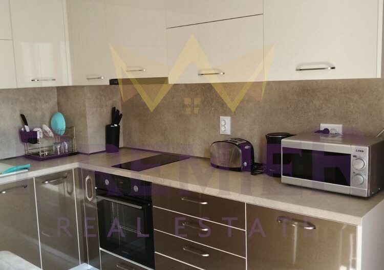 Двустаен апартамент до у-ще Л.Каравелов -  - снимка 9 - Имоти Премиер