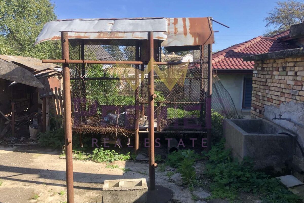 Двуетажна къща в гр. Вълчи дол, обл.Варна - ИМОТИ ПРЕМИЕР - Агенция за недвижими имоти