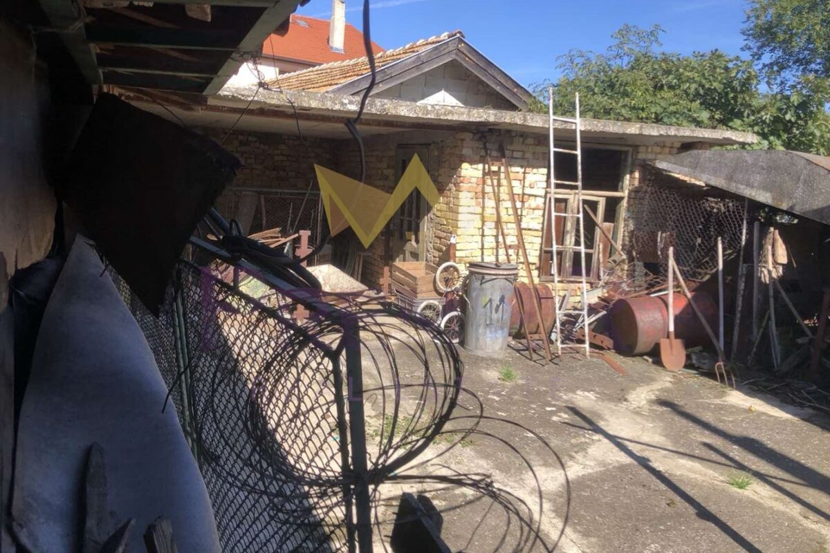 Двуетажна къща в гр. Вълчи дол, обл.Варна - ИМОТИ ПРЕМИЕР - Агенция за недвижими имоти