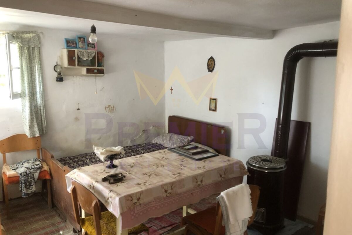 Двуетажна къща в гр. Вълчи дол, обл.Варна - ИМОТИ ПРЕМИЕР - Агенция за недвижими имоти