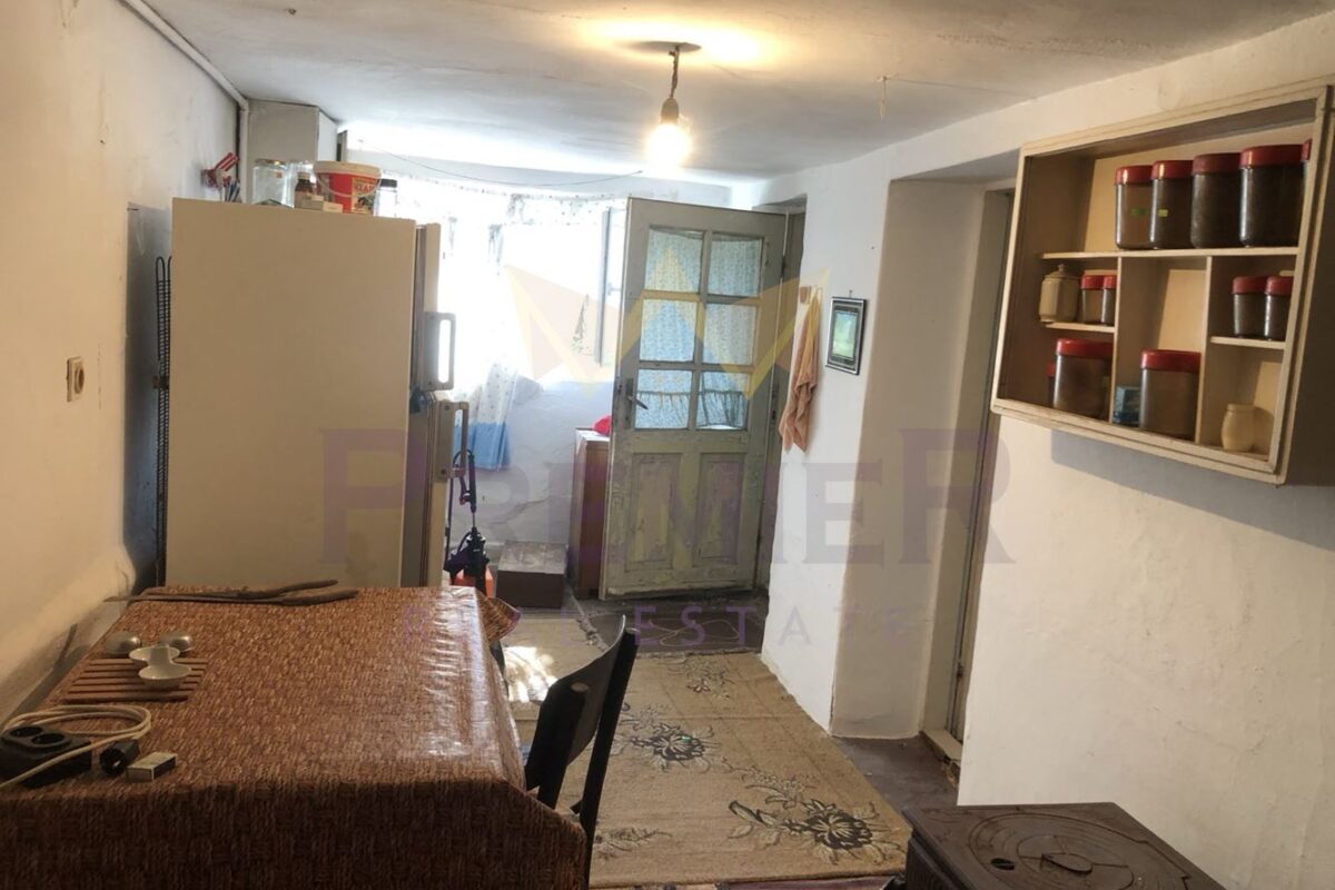 Двуетажна къща в гр. Вълчи дол, обл.Варна - ИМОТИ ПРЕМИЕР - Агенция за недвижими имоти