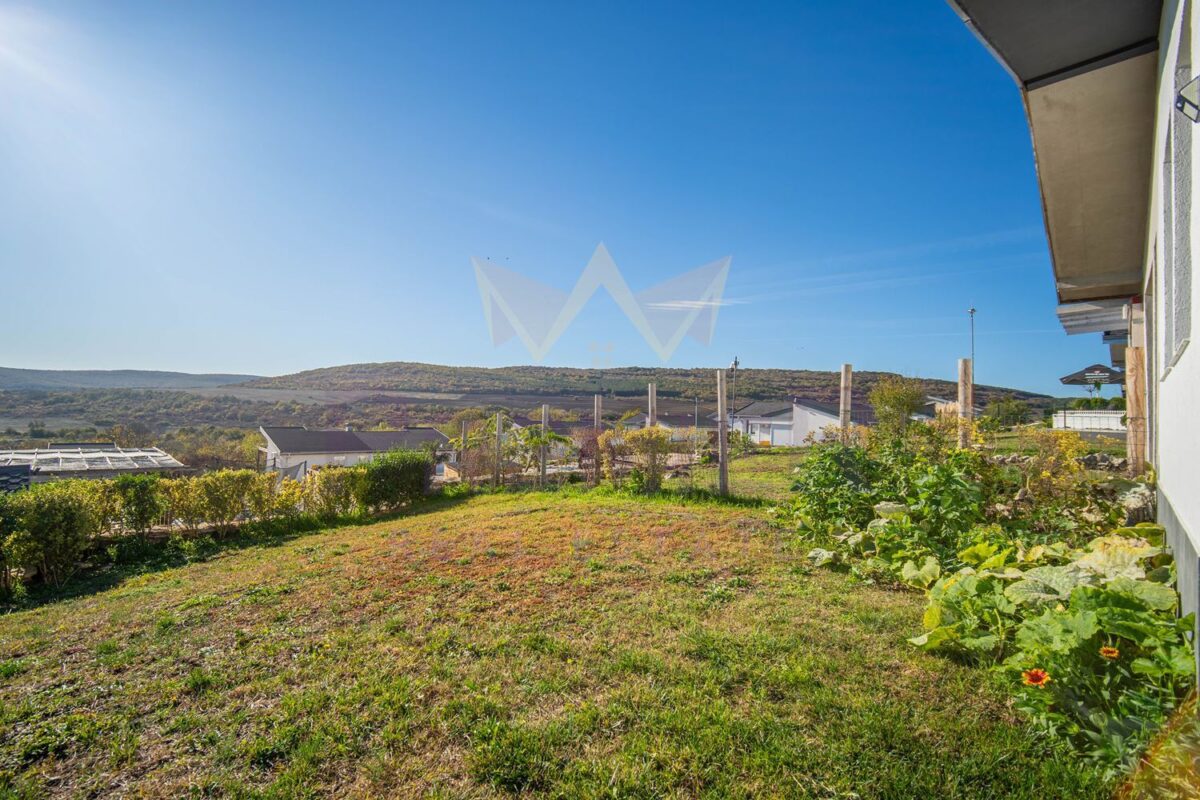 Самостоятелна едноетажна къща тип близнак с двор в затворен комплекс с морска панорама до с. Кранево - ИМОТИ ПРЕМИЕР - Агенция за недвижими имоти