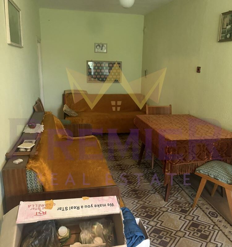 Двуетажна къща в гр. Вълчи дол, обл.Варна - ИМОТИ ПРЕМИЕР - Агенция за недвижими имоти