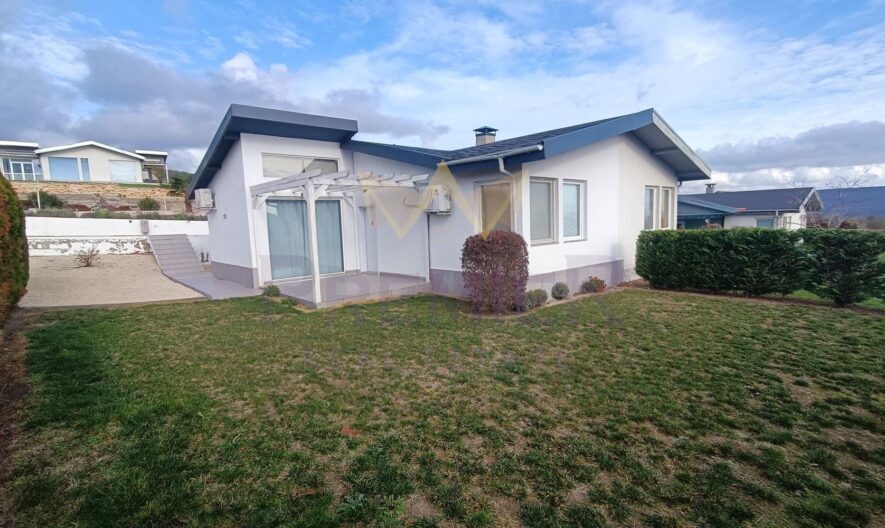 Едноетажна стилна къща тип близнак с дврор и морска панорам край с. Кранево, общ. Балчик, обл. Добрич - - снимка 11 - Имоти Премиер