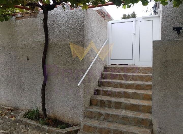 Етаж от къща гр.Аксаково -  - снимка 4 - Имоти Премиер