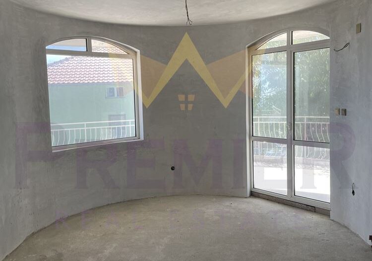 Етаж от къща на метри от плажа в Галата - - снимка 3 - Имоти Премиер