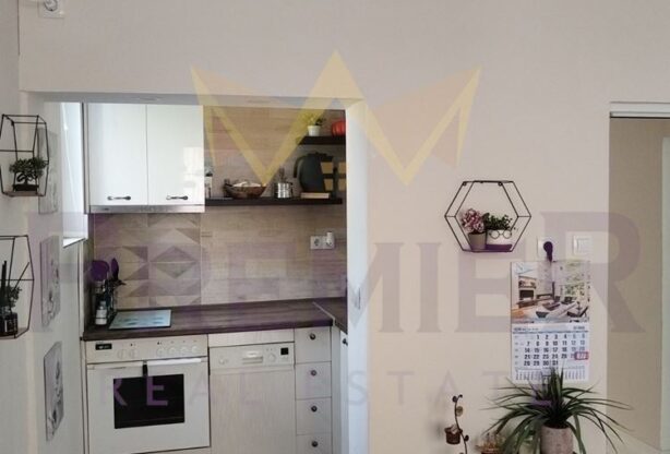 Етаж от къща със самостоятелен вход,кв.Ветрен -  - снимка 2 - Имоти Премиер