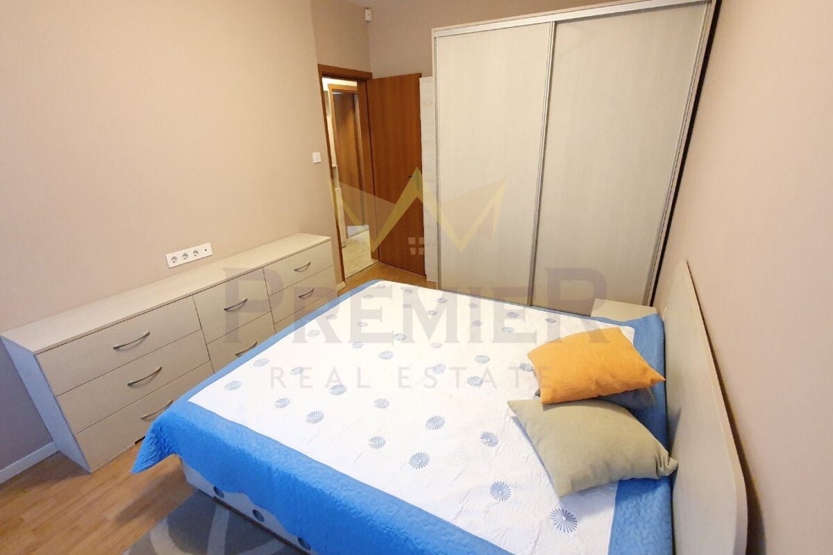 ЛУКСОЗНО ОБЗАВЕДЕН ТРИСТЕН АПАРТАМЕНТ В РАЙОНА НА НЕПТУН - ИМОТИ ПРЕМИЕР - Агенция за недвижими имоти