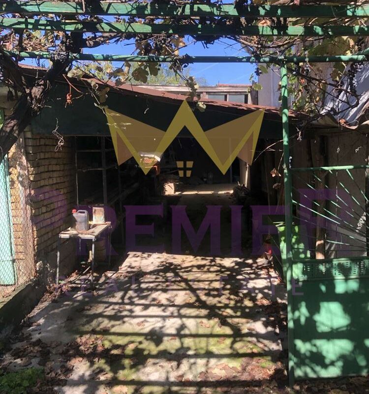 Двуетажна къща в гр. Вълчи дол, обл.Варна - ИМОТИ ПРЕМИЕР - Агенция за недвижими имоти