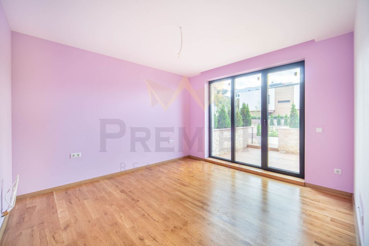 Четиристаен апартамент завършен до ключ с двоен гараж в района на Бриз - ИМОТИ ПРЕМИЕР - Агенция за недвижими имоти