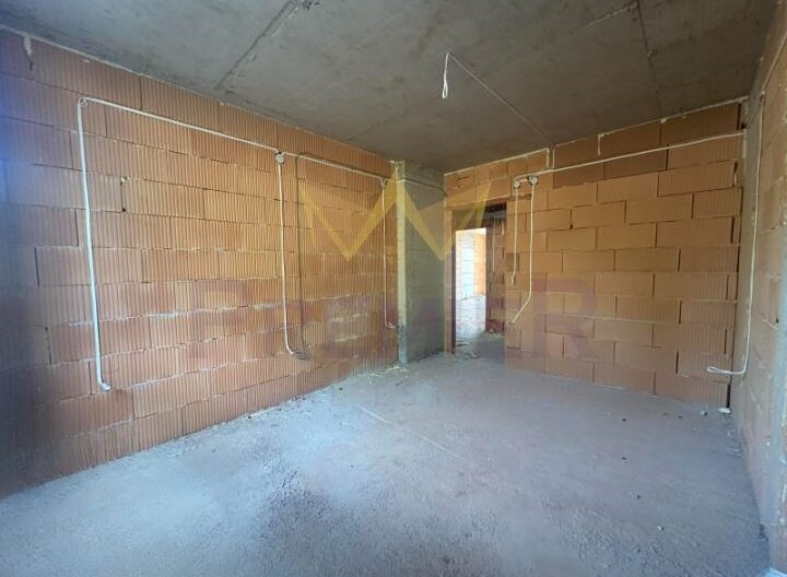 Голям тристаен апартамент с панорамна гледка, ж.к. Възраждане 3, гр. Варна -  - снимка 8 - Имоти Премиер