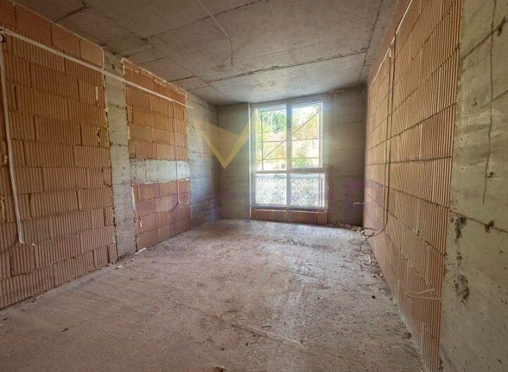 Голям тристаен апартамент с панорамна гледка, ж.к. Възраждане 3, гр. Варна -  - снимка 9 - Имоти Премиер