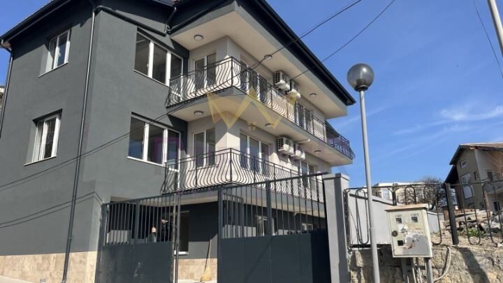 Къща 3 ет. с отделни входове в кв. Виница, гр. Варна - - снимка 9 - Имоти Премиер