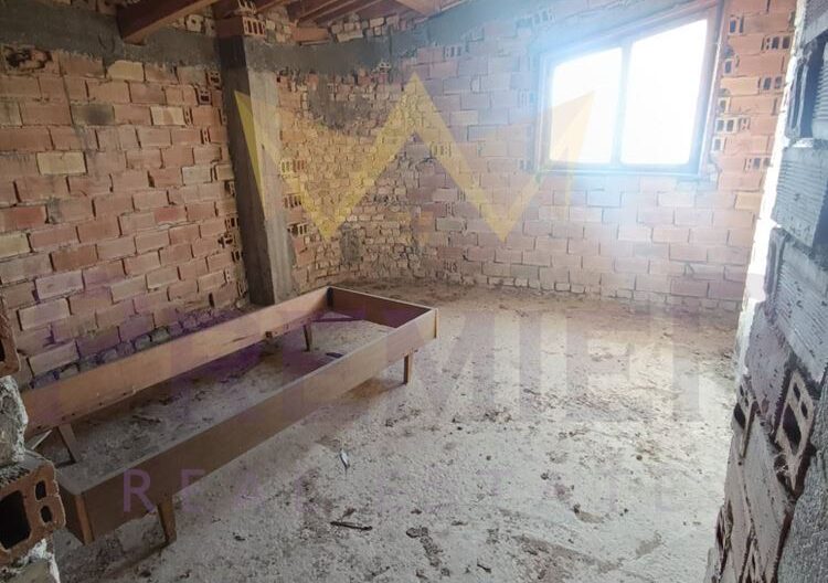 Къща гр. Вълчи дол, обл. Варна -  - снимка 11 - Имоти Премиер