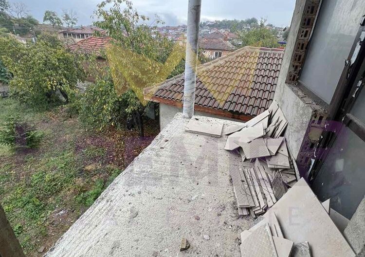 КЪЩА с двор и гараж за 2 автомобила с. Старо Оряхово -  - снимка 15 - Имоти Премиер
