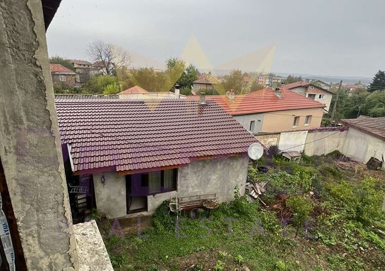 КЪЩА с двор и гараж за 2 автомобила с. Старо Оряхово -  - снимка 26 - Имоти Премиер