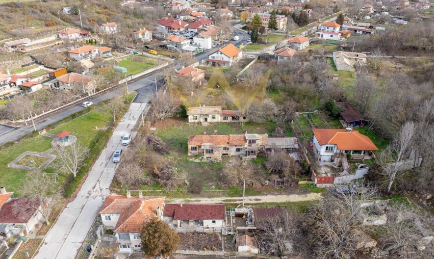 КЪЩА В ЦЕНТЪРА НА село Кипра, област Варна -  - снимка 5 - Имоти Премиер