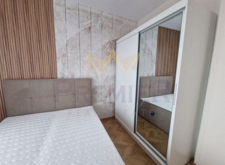 ЛУКСОЗЕН ДВУСТАЕН АПАРТАМЕНТ С ГОЛЯМА ТЕРАСА – кв. Победа - - снимка 3 - Имоти Премиер