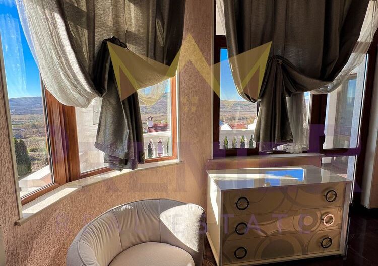 Луксозна триетажна къща в село Оброчище - - снимка 12 - Имоти Премиер