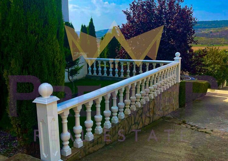 Луксозна триетажна къща в село Оброчище - - снимка 16 - Имоти Премиер