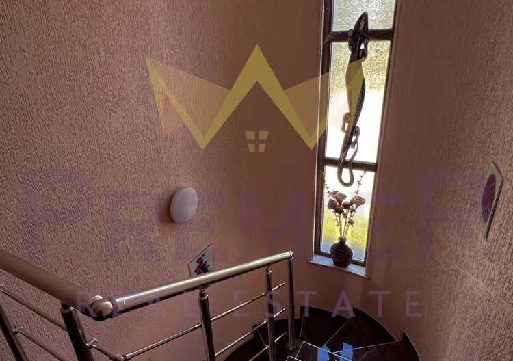 Луксозна триетажна къща в село Оброчище - - снимка 32 - Имоти Премиер